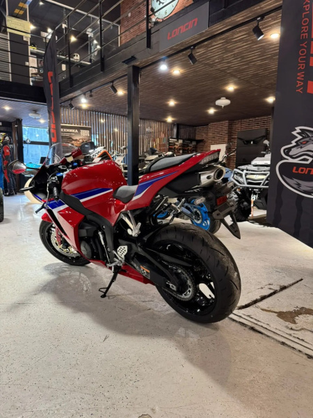 Honda CBR 600RR 2025 спортбайк ABS